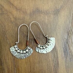 925 Sterling Silver 2-Tone Vintage V Mexico Hammered Finish Crescent Earrings 92